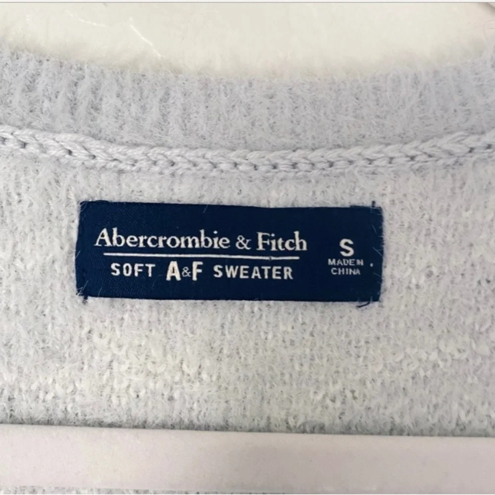 Abercrombie & Fitch Gray White Tiger Stripe Fuzzy Soft Cardigan Size Small - Picture 2 of 2